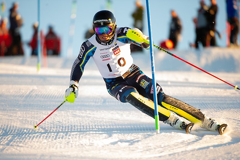 André Myhrer åker slalom.
